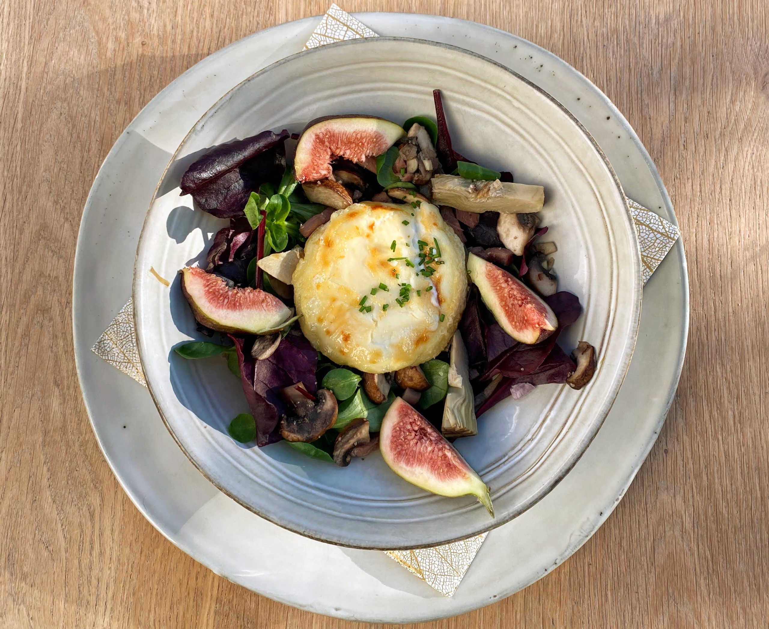 Salade de chèvre, figues et artichauts